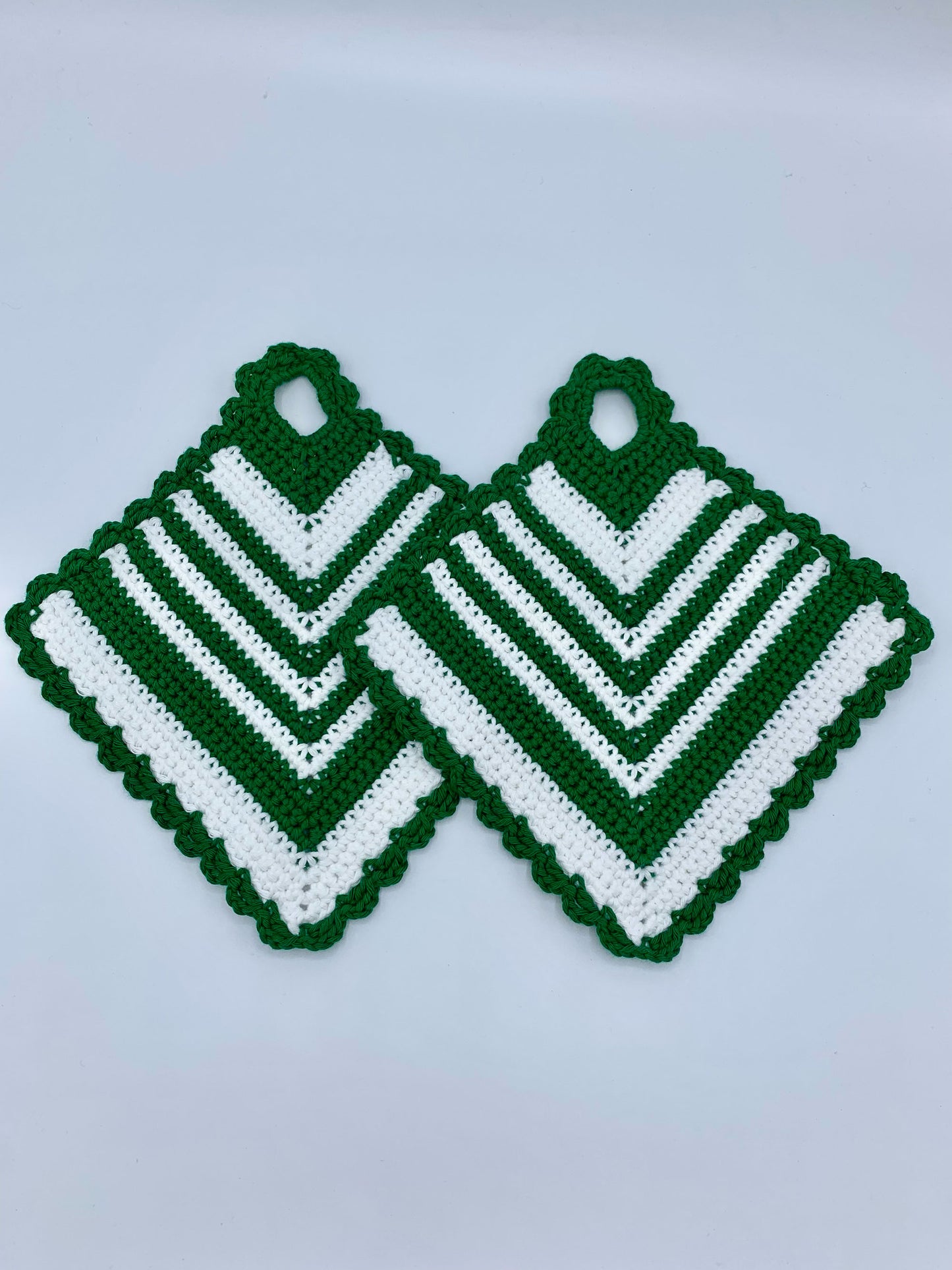 Grün-weiße Topflappen