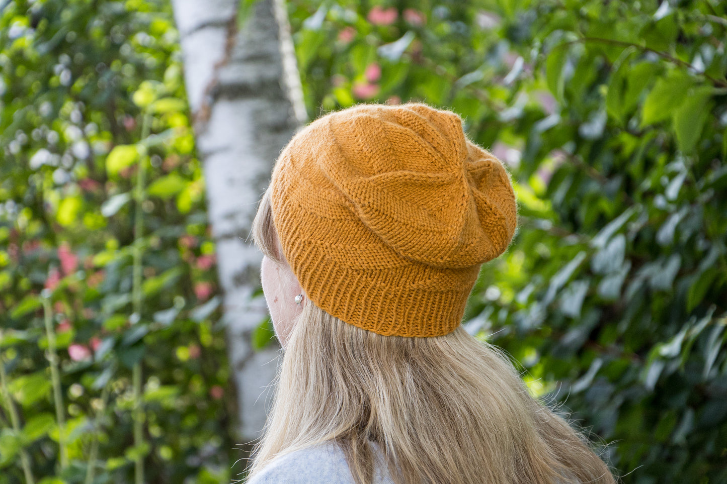 Orangefarbige Beanie