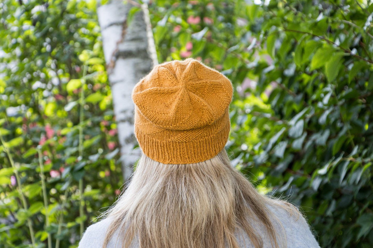Orangefarbige Beanie