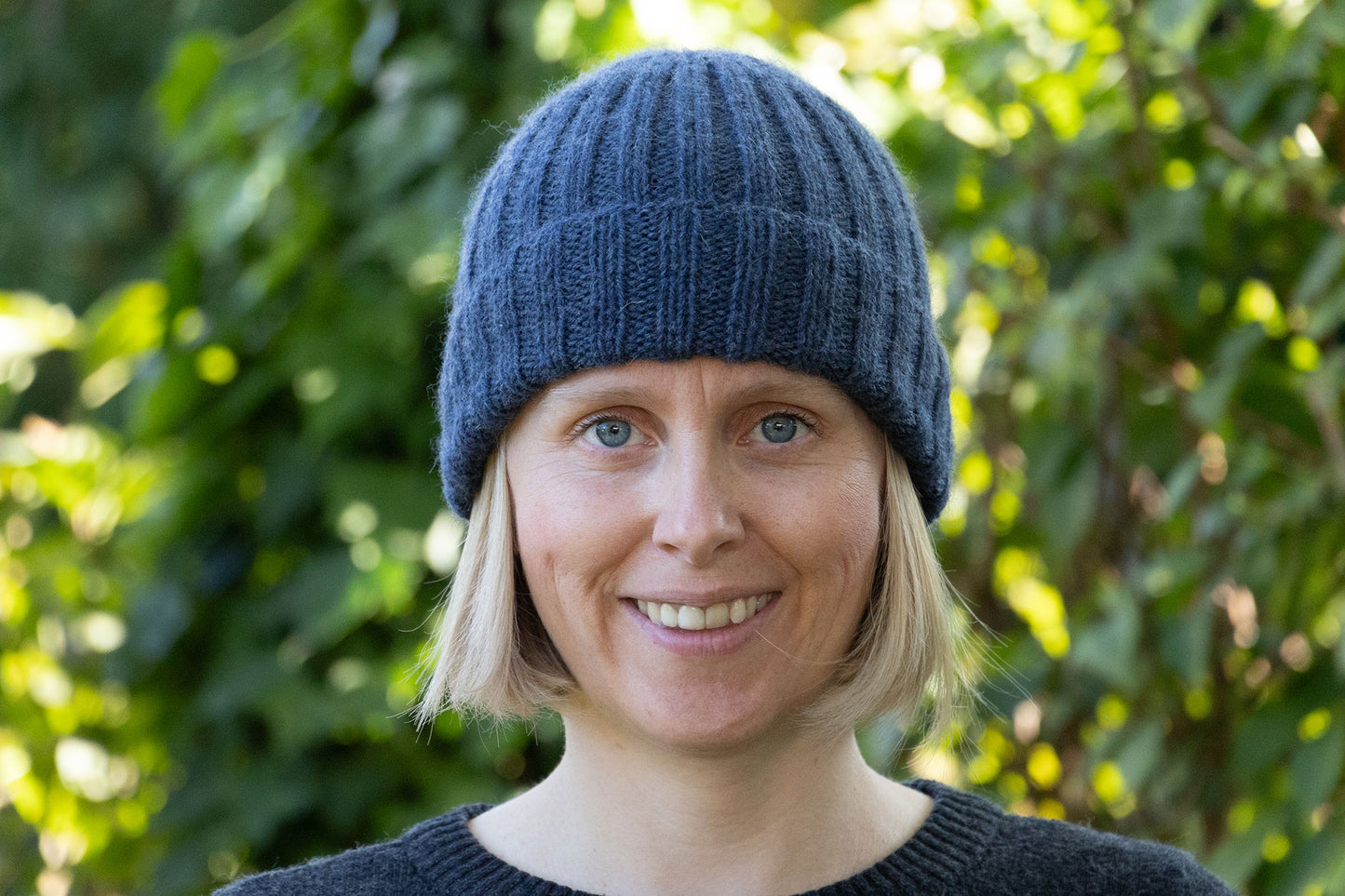 Grau-blaue Beanie