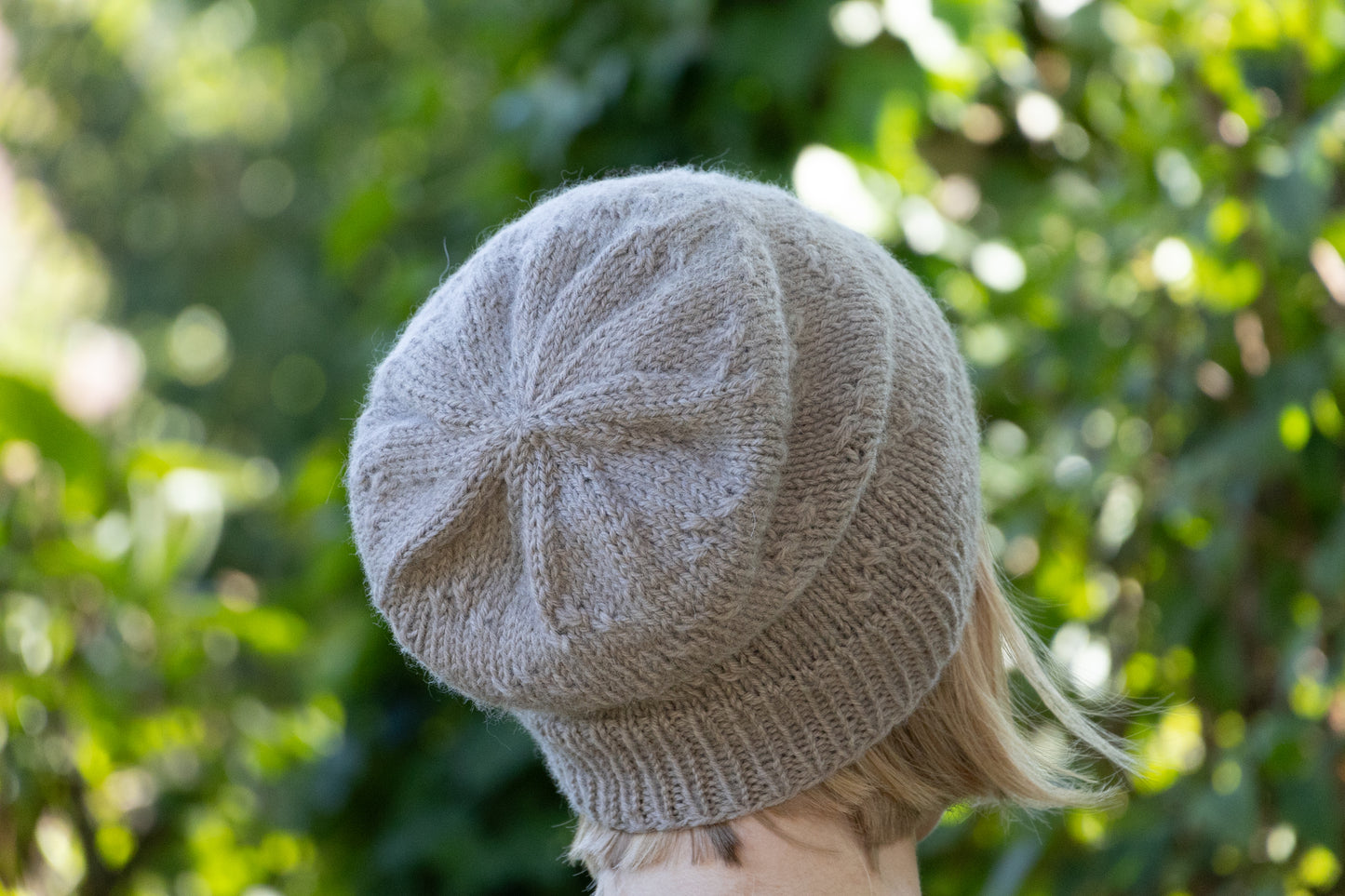 Beigefarbene Longbeanie