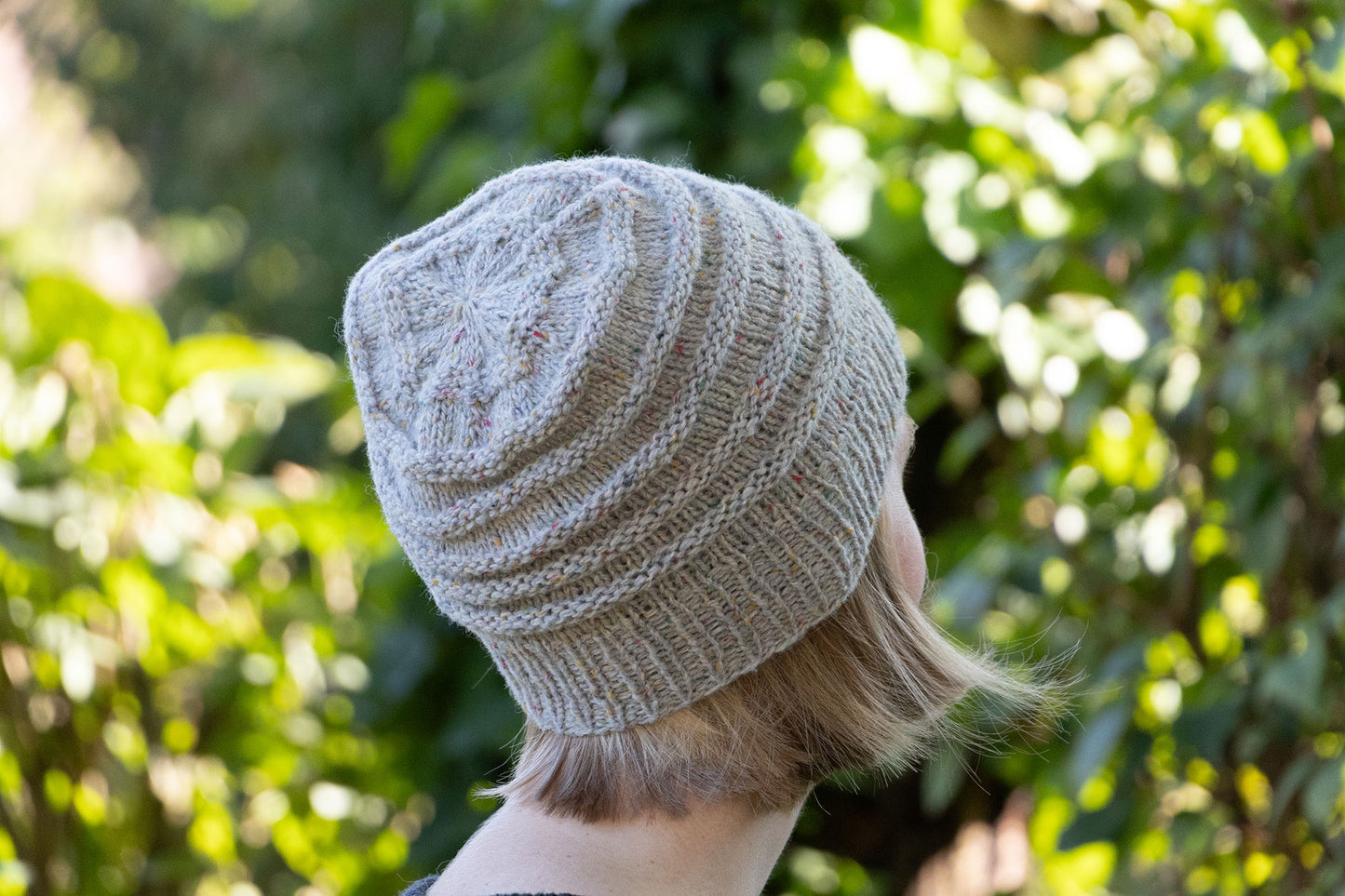Graue-beige Tweed-Mütze