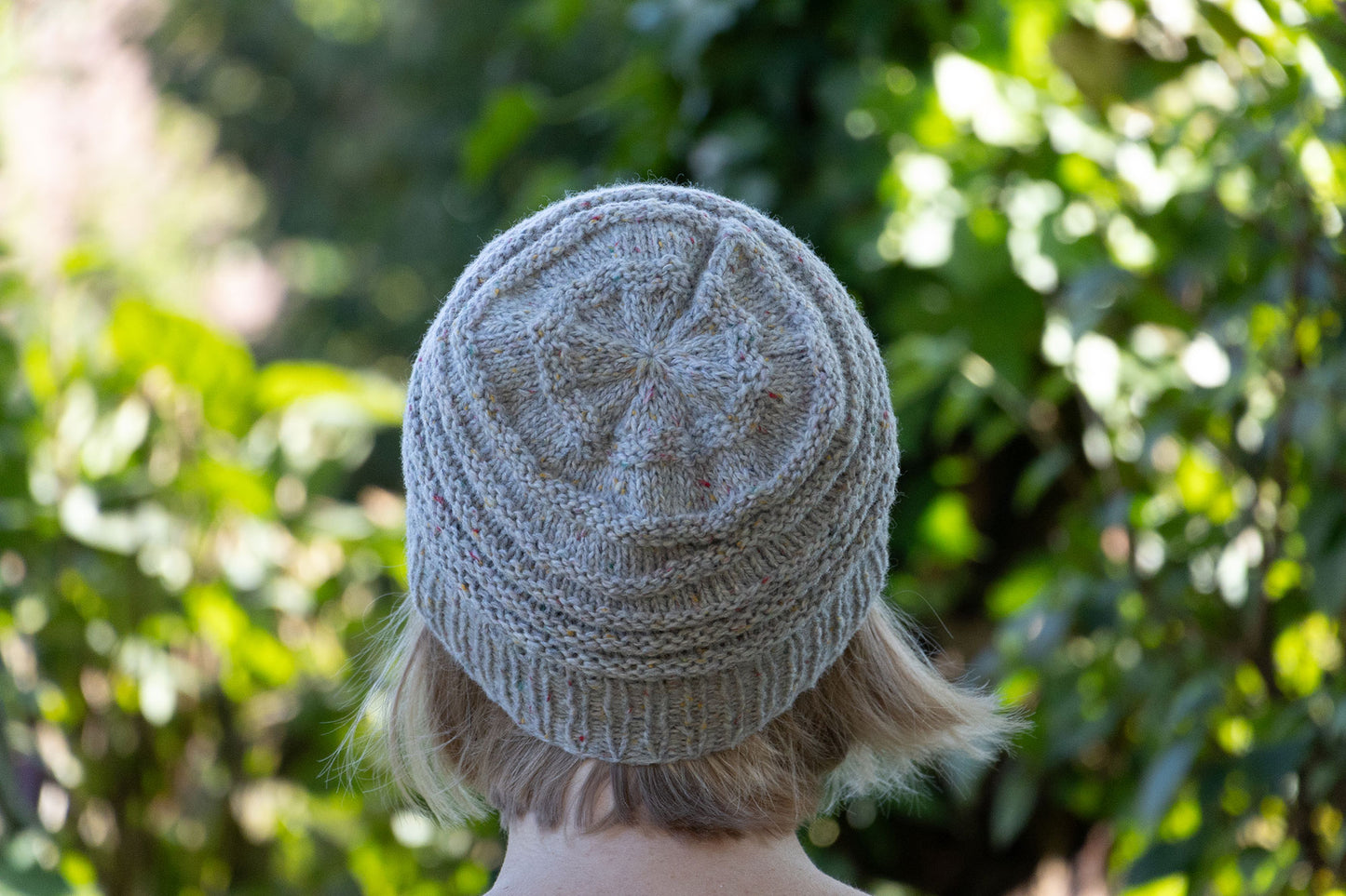 Graue-beige Tweed-Mütze