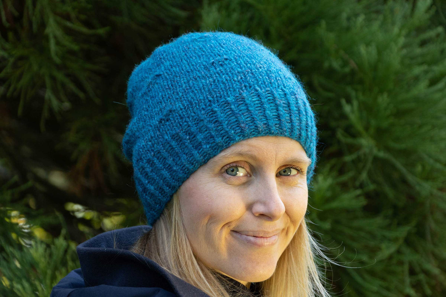 Pfauenblaue Beanie