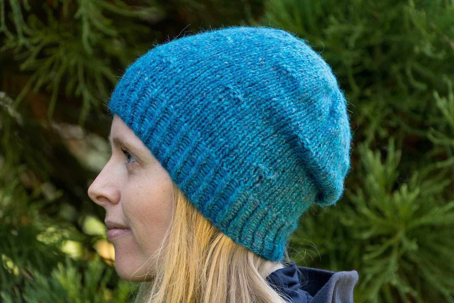 Pfauenblaue Beanie