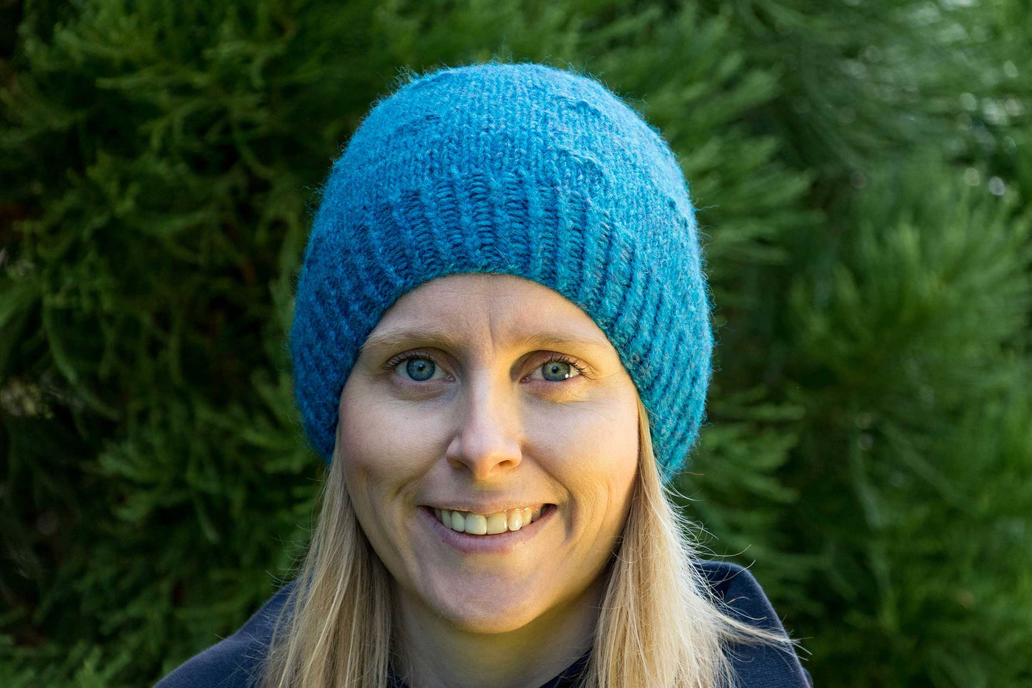 Pfauenblaue Beanie