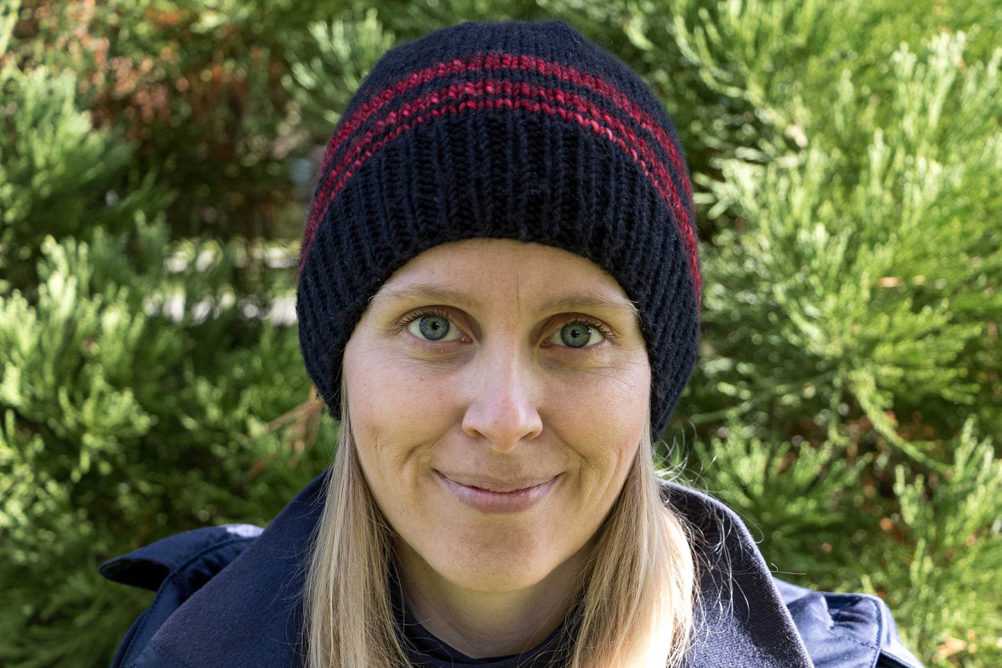 Schwarz-rotmeliert Beanie