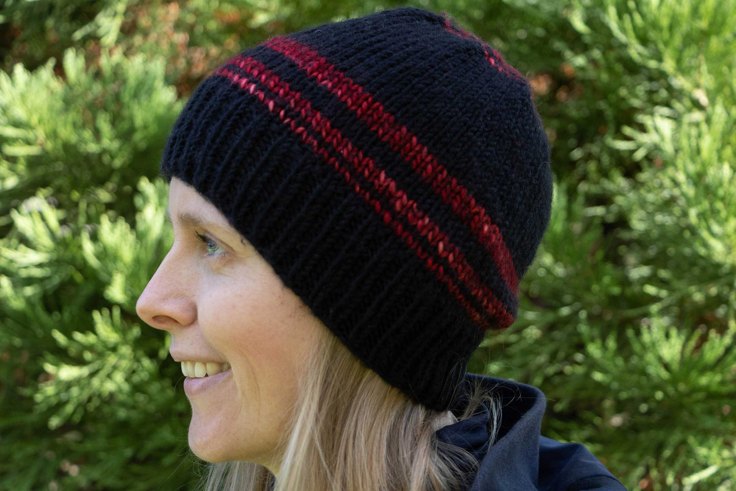 Schwarz-rotmeliert Beanie