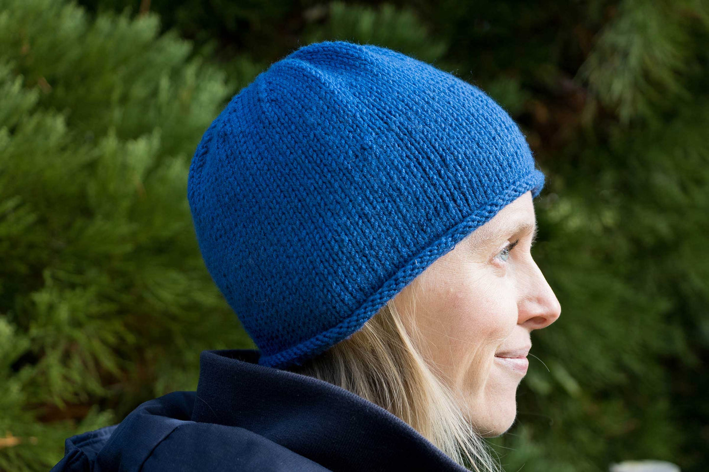 Blaue Rollrandmütze