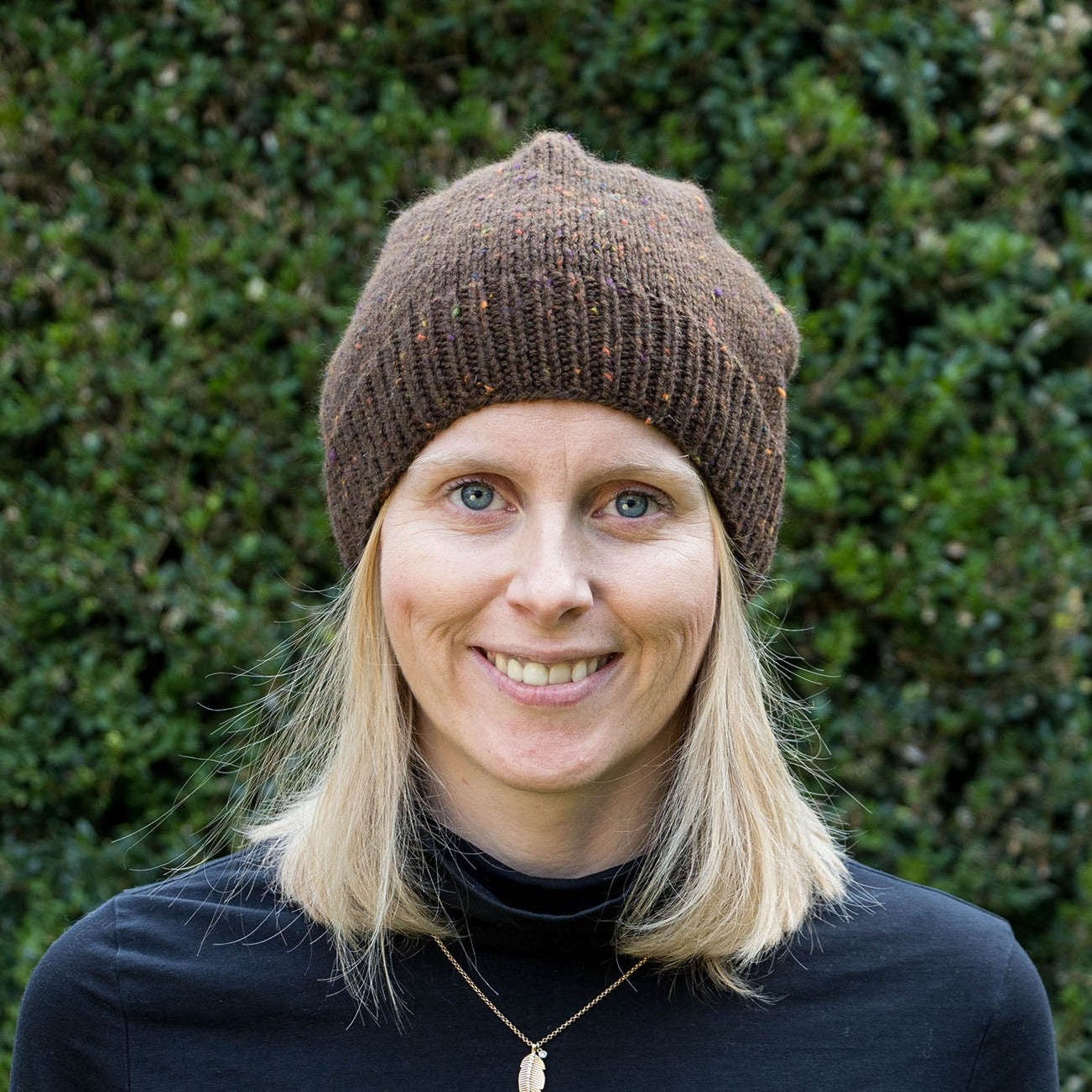 Braune Tweed-Beanie