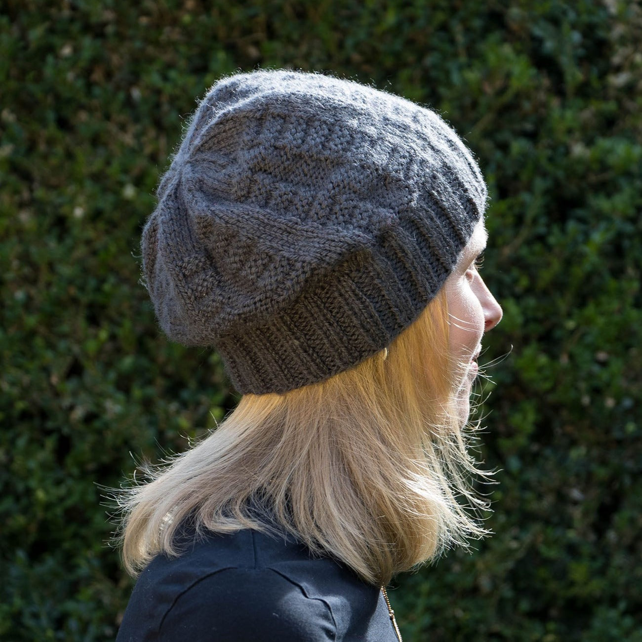 Dunkelgraue (Herren-)Beanie