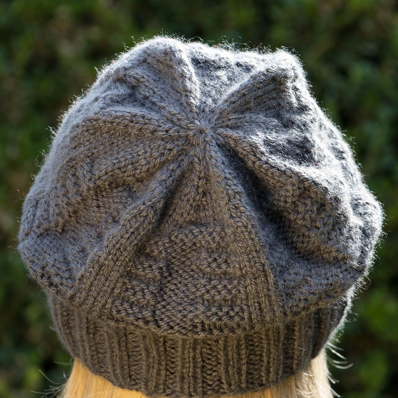 Dunkelgraue (Herren-)Beanie