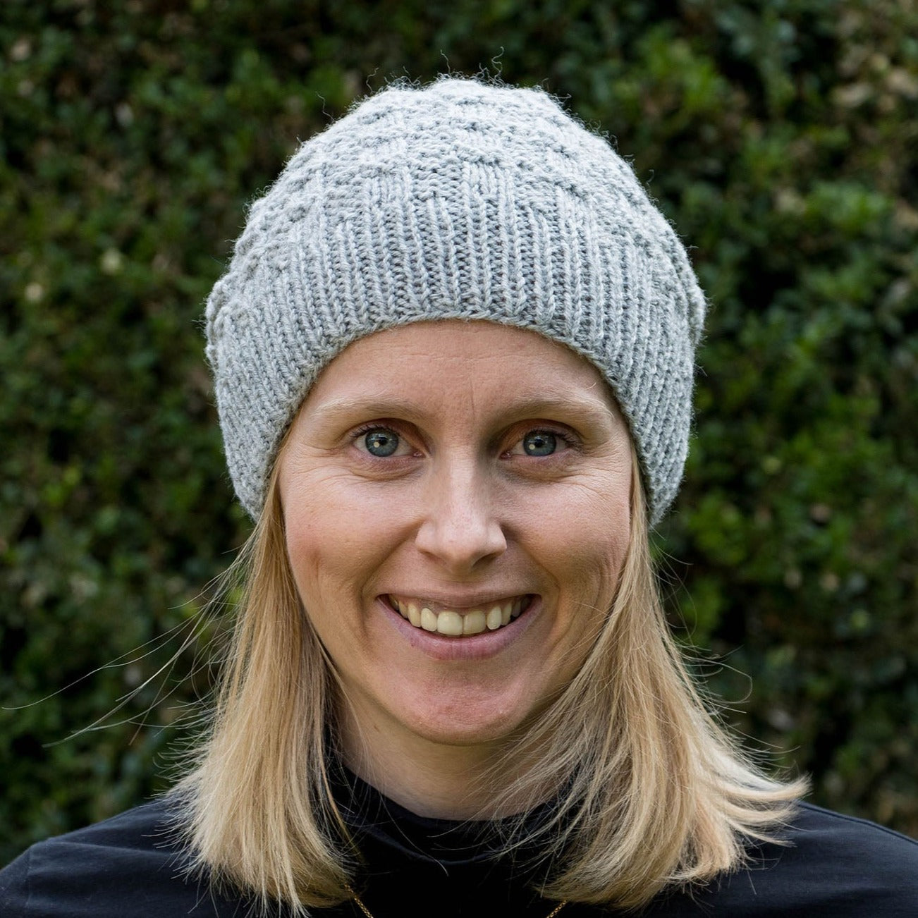 Hellgraue Beanie