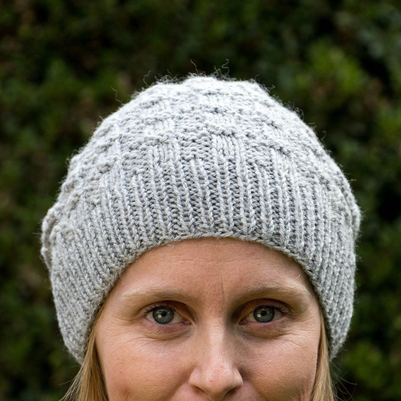 Hellgraue Beanie
