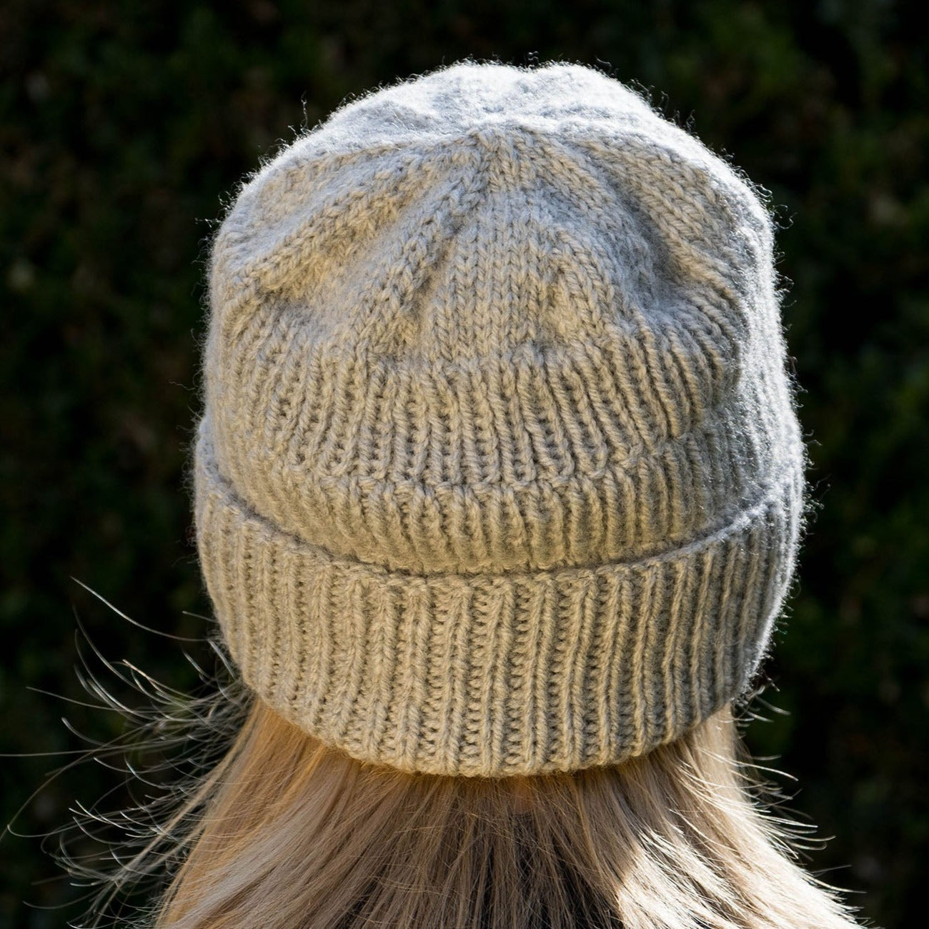 Hellgraue (Herren-)Beanie