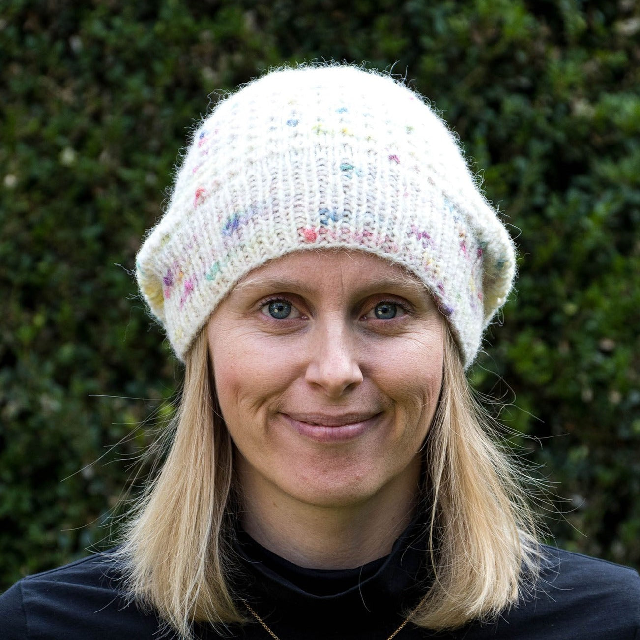 Naturweiß-bunte Beanie