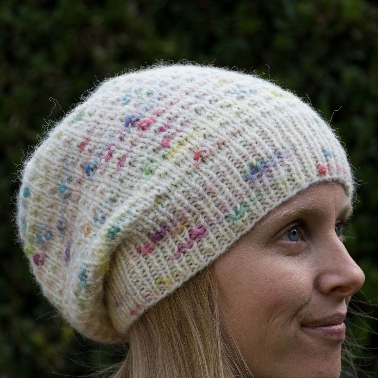 Naturweiß-bunte Beanie