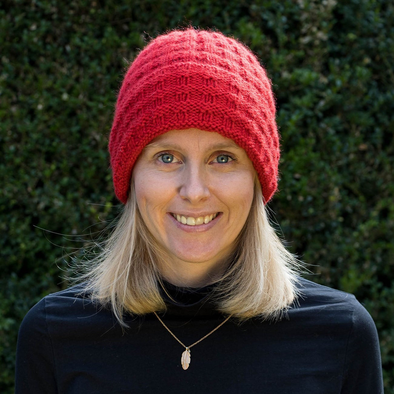 Rote Longbeanie