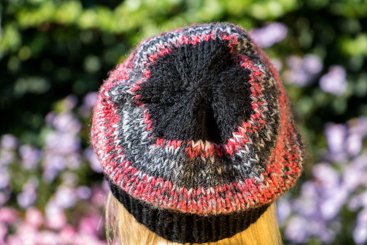 Schwarz-rot-graue Beanie
