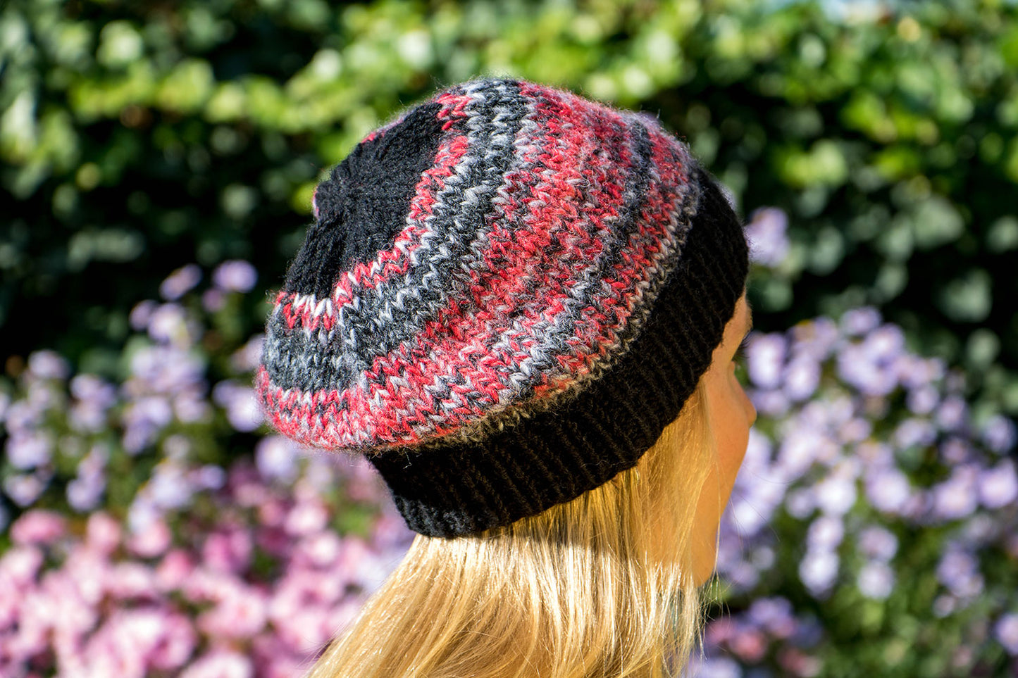 Schwarz-rot-graue Beanie