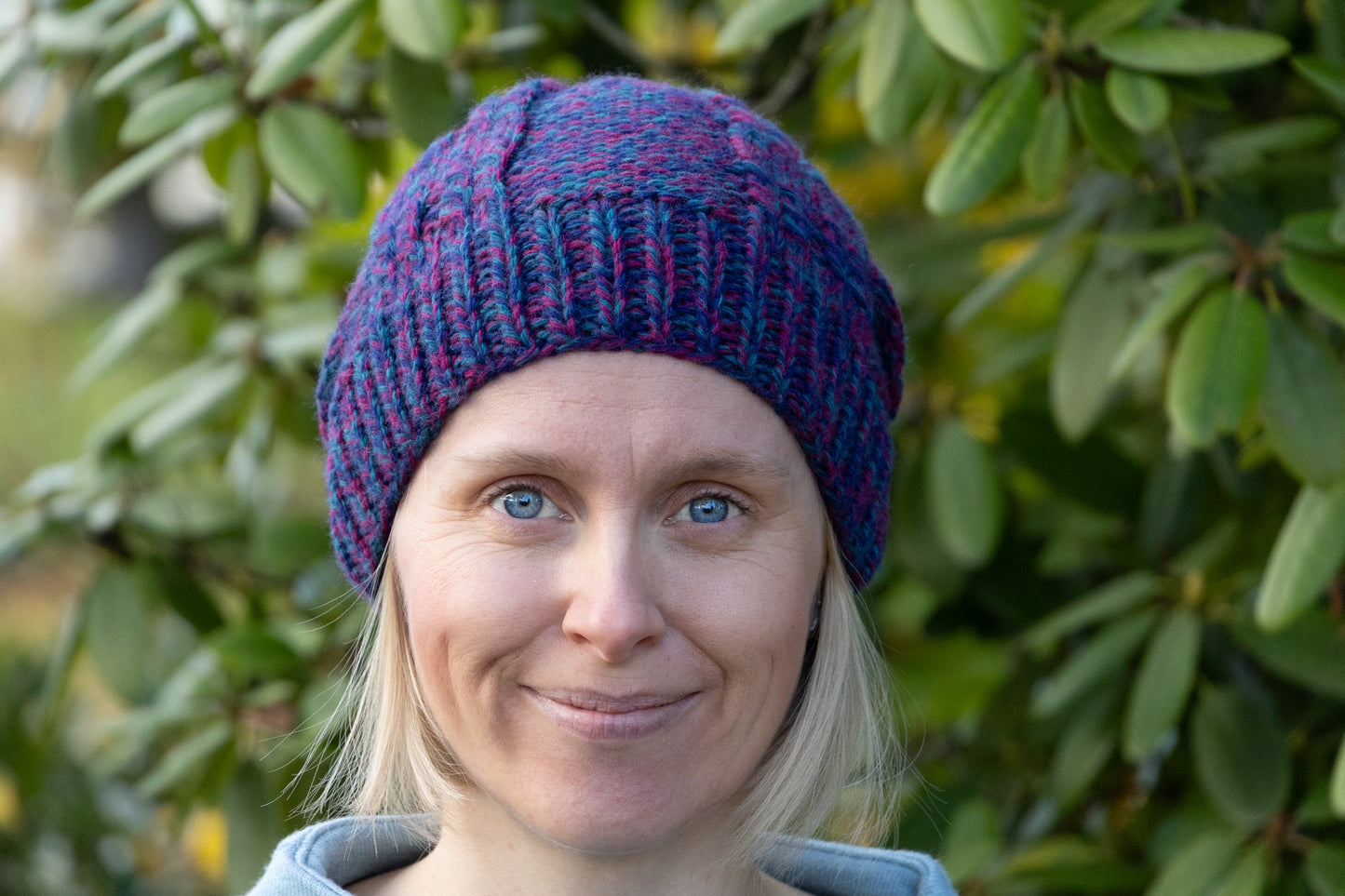 Blau-pink-grüne Beanie
