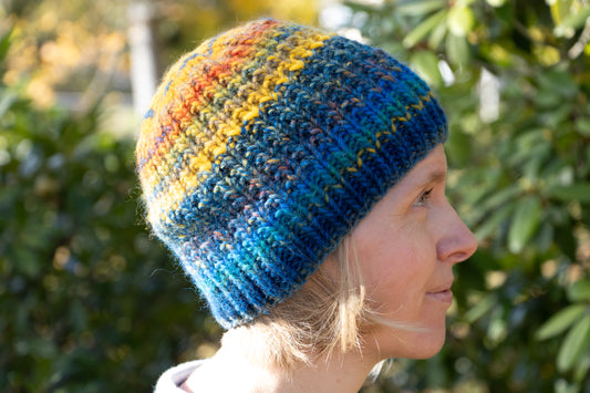 Blau-gelb-bunte Beanie