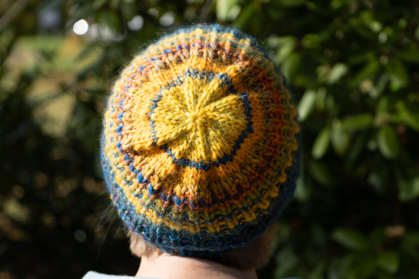 Blau-gelb-bunte Beanie
