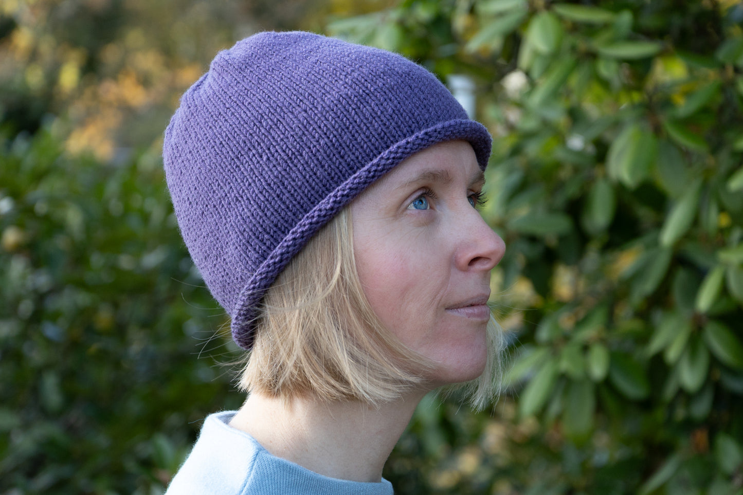 Lila Rollrandmütze