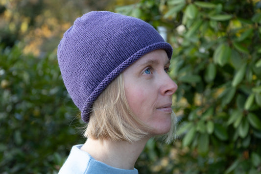 Lila Rollrandmütze