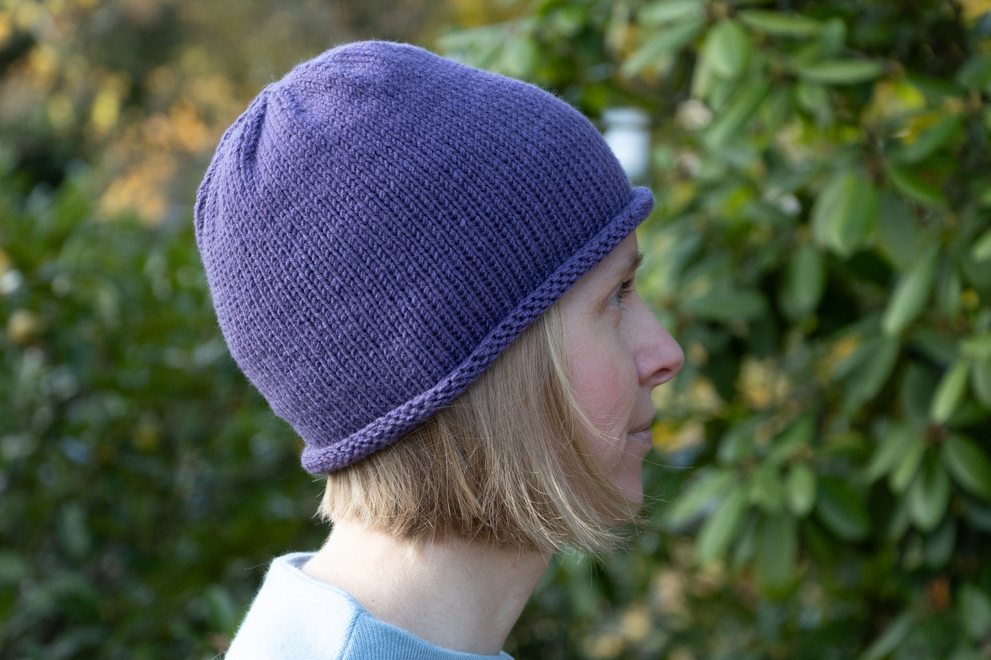Lila Rollrandmütze