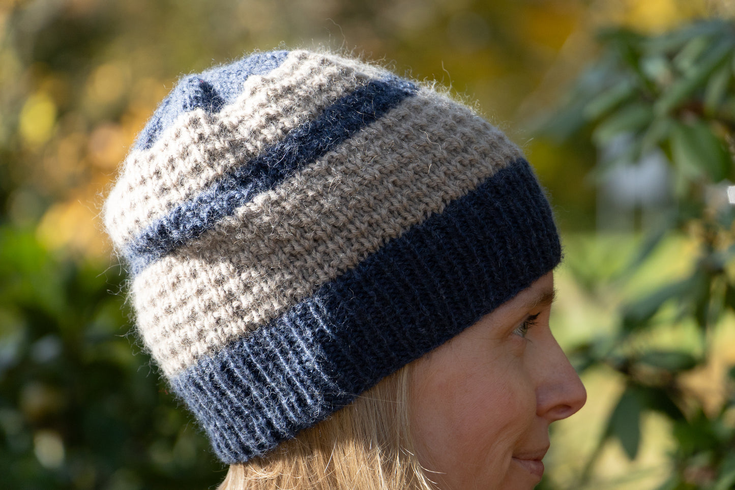 Blau-beige Beanie