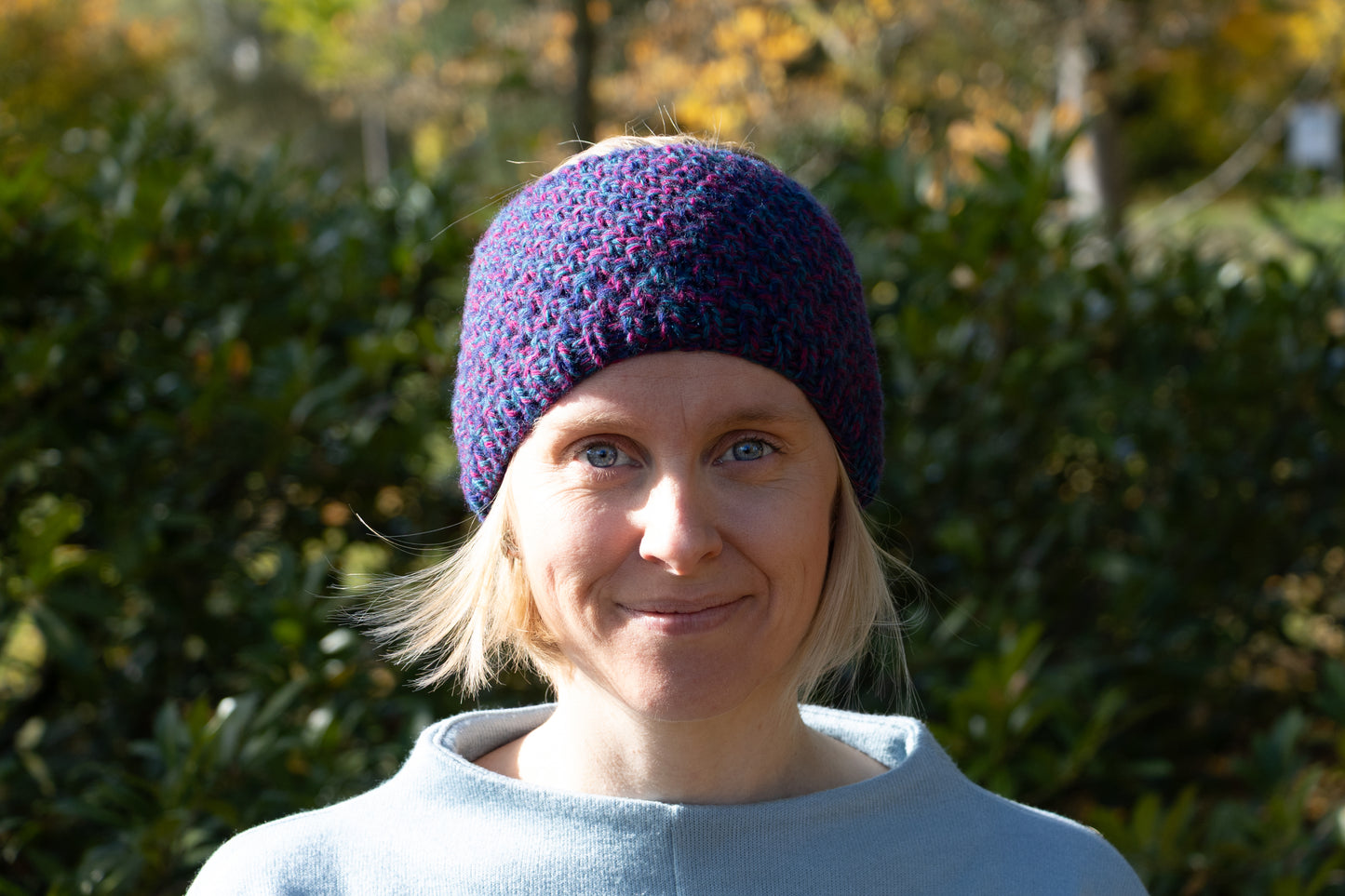 Blau-pink-grünes Stirnband