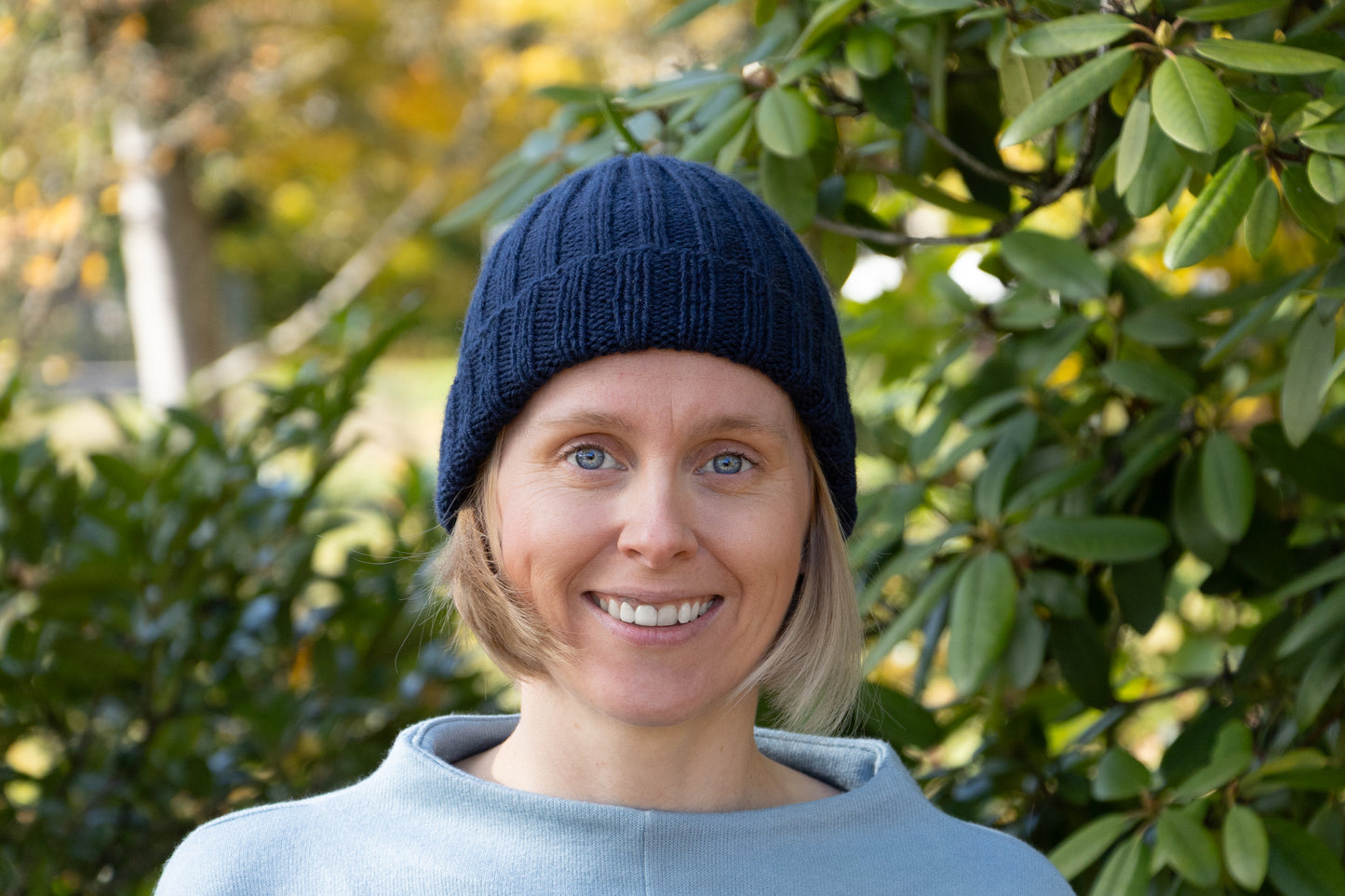 Dunkelblaue Longbeanie