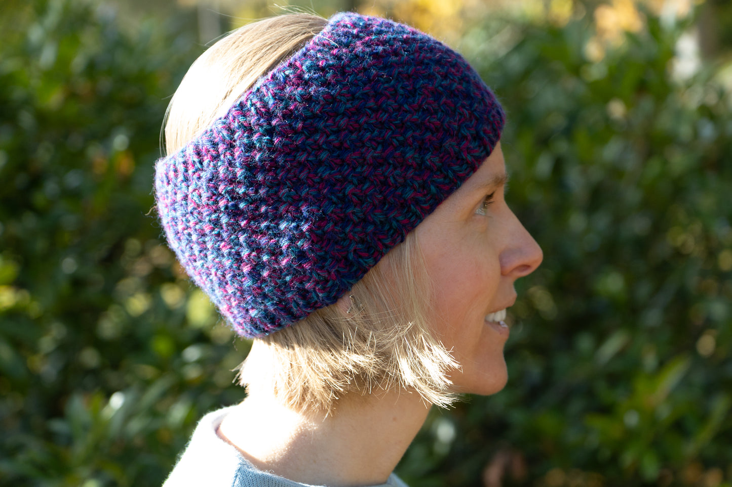 Blau-pink-grünes Stirnband