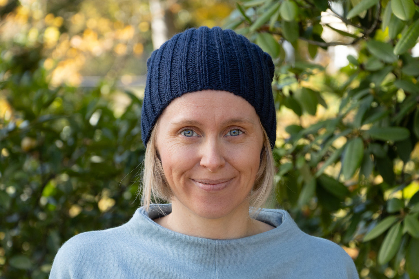 Dunkelblaue Longbeanie