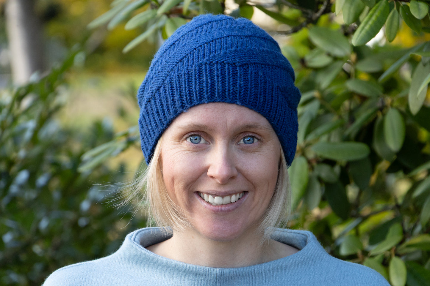 Dunkelblaue Beanie
