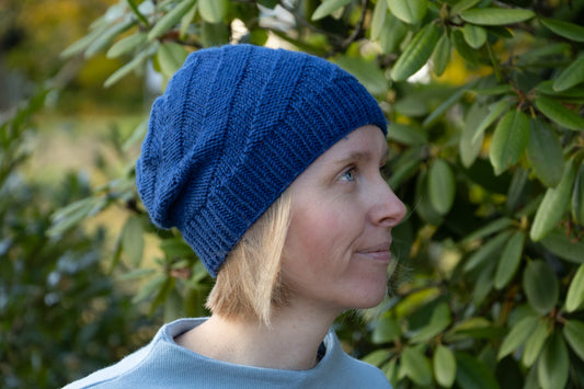Dunkelblaue Beanie