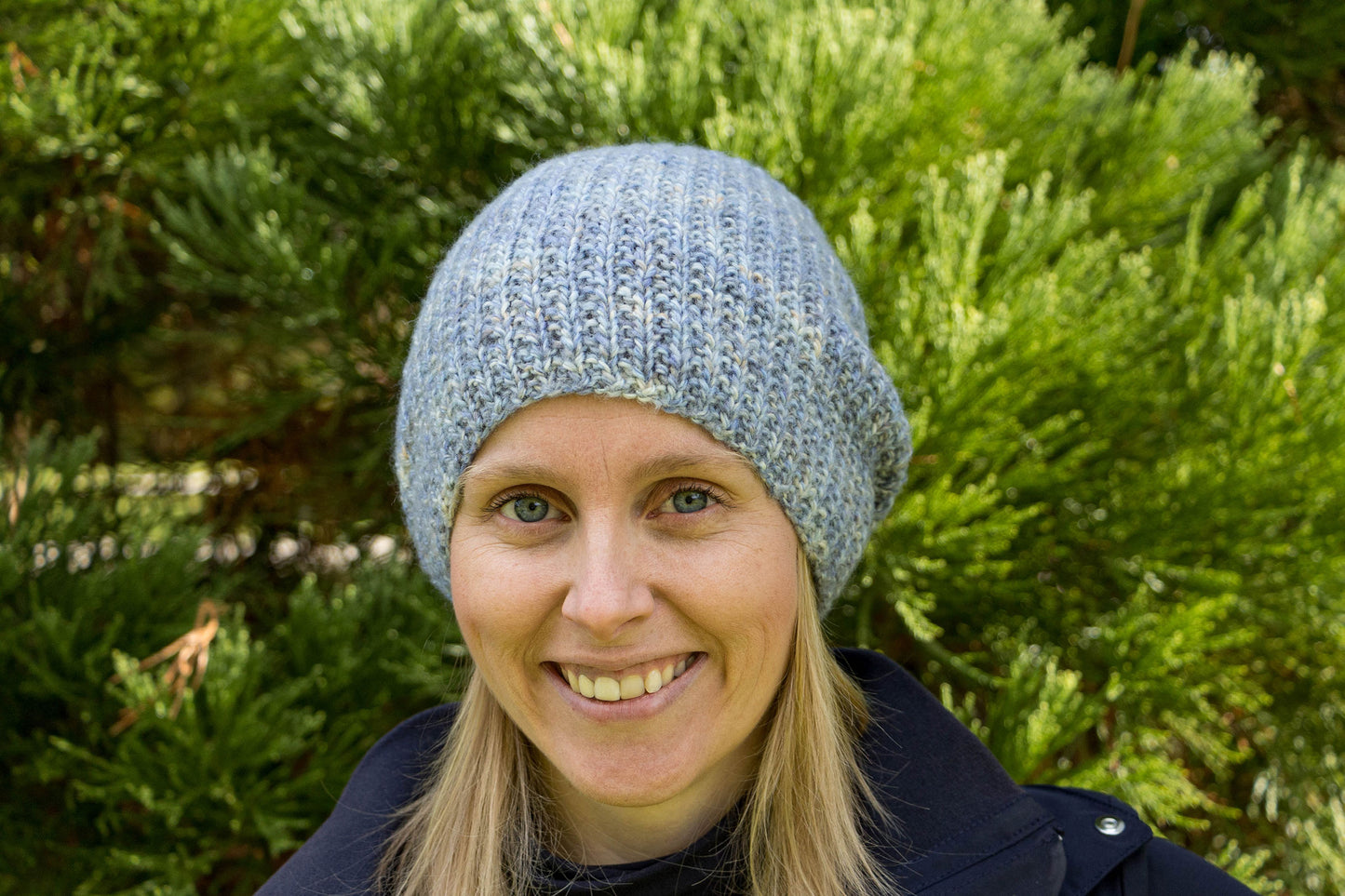 Hellblau-beige melierte Longbeanie