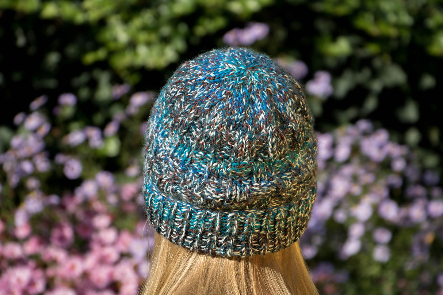 Türkis-blaue Mütze